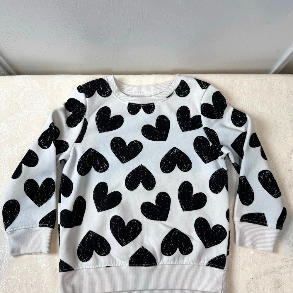 Adorable Cat & Jack Girls White Sweatshirt with Black Hearts Size 4